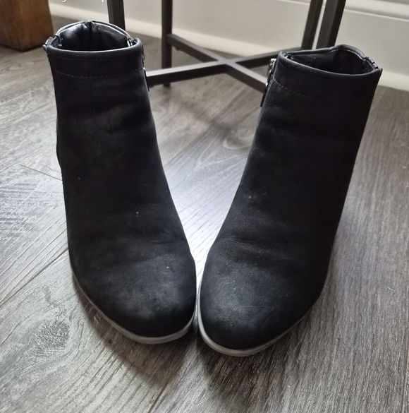 Blondo Shoes - ​Blondo Black Waterproof Suede Ankle Boots Booties Women's Size 8M EUC